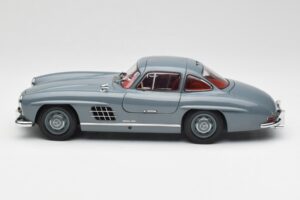 Mercedes 300 SL W198 Graphite Сив Minichamps 1:18 180039005 Метал — снимка 4 от 8