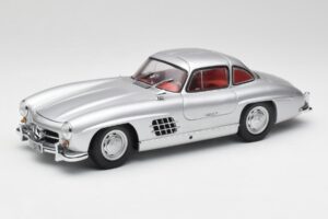 Mercedes 300 SL W198 Gullwing Сребристо Minichamps 1:18 180039000 Метал