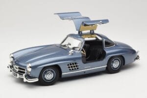 Mercedes 300 SL W198 Gullwing Light Blue Metallic Minichamps 1:18 110037220 Метал — снимка 2 от 8