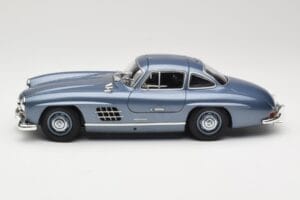 Mercedes 300 SL W198 Gullwing Light Blue Metallic Minichamps 1:18 110037220 Метал — снимка 4 от 8