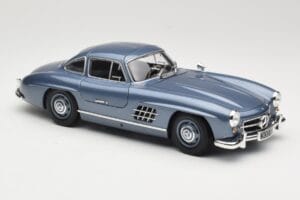 Mercedes 300 SL W198 Gullwing Light Blue Metallic Minichamps 1:18 110037220 Метал — снимка 6 от 8