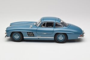 Mercedes 300 SL W198 Светлосин Minichamps 1:18 180039007 Метал — снимка 4 от 8