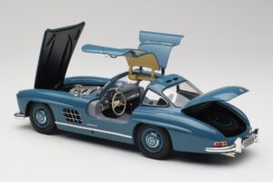 Mercedes 300 SL W198 Светлосин Minichamps 1:18 180039007 Метал — снимка 5 от 8