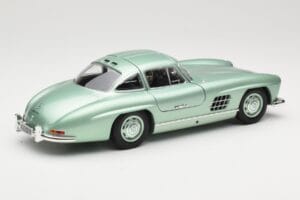 Mercedes 300 SL W198 Gullwing Light Green Metallic Minichamps 1:18 110037221 Метал — снимка 3 от 8