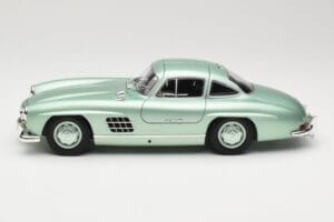 Mercedes 300 SL W198 Gullwing Light Green Metallic Minichamps 1:18 110037221 Метал — снимка 4 от 8