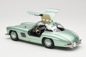 Mercedes 300 SL W198 Gullwing Light Green Metallic Minichamps 1:18 110037221 Метал — снимка 5 от 8