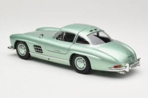 Mercedes 300 SL W198 Gullwing Light Green Metallic Minichamps 1:18 110037221 Метал — снимка 7 от 8