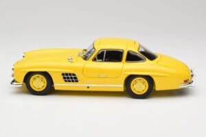 Mercedes 300 SL W198 Светложълт Minichamps 1:18 180039009 Метал — снимка 4 от 8