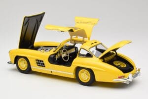 Mercedes 300 SL W198 Светложълт Minichamps 1:18 180039009 Метал — снимка 5 от 8