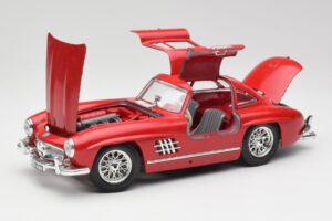 Mercedes 300 SL W198 Red Metallic Bburago 1:18 3013-M1 Метал — снимка 2 от 8
