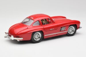 Mercedes 300 SL W198 Red Metallic Bburago 1:18 3013-M1 Метал — снимка 3 от 8