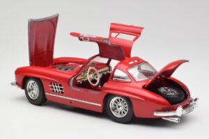 Mercedes 300 SL W198 Red Metallic Bburago 1:18 3013-M1 Метал — снимка 5 от 8
