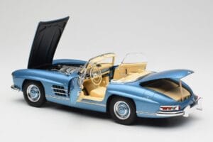 Mercedes 300 SL W198 Roadster Hardtop Light Blue Metallic Minichamps 1:18 180039042 Метал — снимка 6 от 9