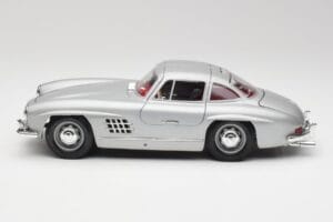 Mercedes 300 SL W198 Gullwing Silver Сив Bburago 1:18 3513 Метал — снимка 5 от 8