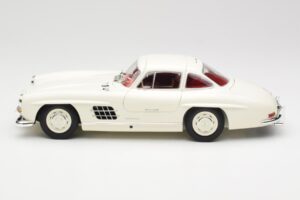Mercedes 300 SL W198 Бял Minichamps 1:18 180039006 Метал — снимка 4 от 8