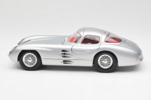 Mercedes 300 SLR Uhlenhaut Coupe Сребърен Maisto 1:18 536898 Метал — снимка 4 от 8