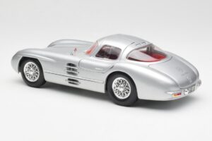 Mercedes 300 SLR Uhlenhaut Coupe Сребърен Maisto 1:18 536898 Метал — снимка 7 от 8