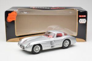 Mercedes 300 SLR Uhlenhaut Coupe Сребърен Maisto 1:18 536898 Метал — снимка 8 от 8