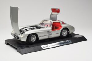Mercedes 300 SLR Сребърен Revell 1:12 08851 Метал — снимка 2 от 8