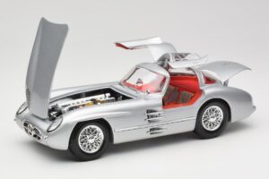 Mercedes 300 SLR Uhlenhaut Coupe Сребрист Maisto 1:18 36898 Метал — снимка 2 от 8