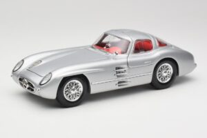 Mercedes 300 SLR Uhlenhaut Coupe Сребрист Maisto 1:18 36898 Метал