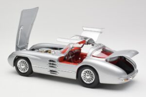 Mercedes 300 SLR Uhlenhaut Coupe Сребрист Maisto 1:18 36898 Метал — снимка 5 от 8