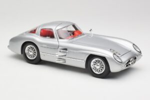 Mercedes 300 SLR Uhlenhaut Coupe Сребрист Maisto 1:18 36898 Метал — снимка 6 от 8