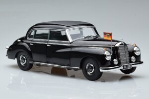 Mercedes 300 W186 Konrad Adenauer Norev 1:18 183707 Метал — снимка 6 от 9