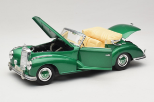 Mercedes 300S Cabriolet Green Metallic Maisto 1:18 52116 Метал — снимка 2 от 7