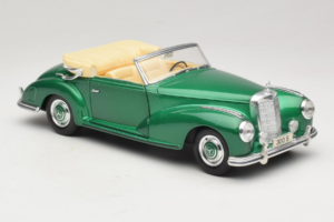 Mercedes 300S Cabriolet Green Metallic Maisto 1:18 52116 Метал — снимка 5 от 7