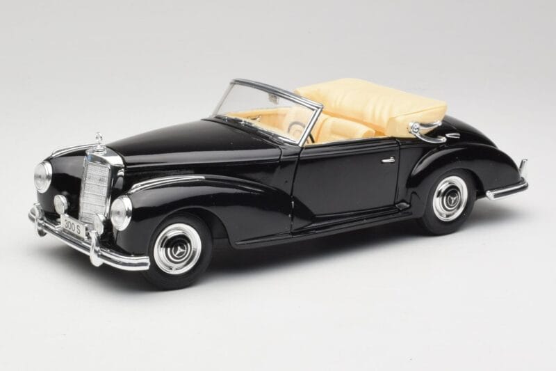 Mercedes 300SC W188 Obsidian Черен Maisto 1:18 806B Метал