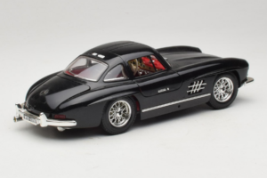 Mercedes 300SL Черен Bburago 1:18 3015-M3 Метал — снимка 3 от 8