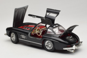 Mercedes 300SL Черен Bburago 1:18 3015-M3 Метал — снимка 5 от 8
