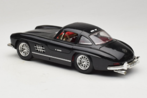 Mercedes 300SL Черен Bburago 1:18 3015-M3 Метал — снимка 7 от 8