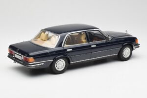 Mercedes 450 SEL 6.9 W116 Тъмносин Revell 1:18 8956 Метал — снимка 3 от 8