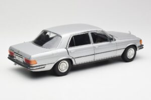 Mercedes 450 SEL 6.9 W116 Сребрист Revell 1:18 8955 Метал — снимка 3 от 8
