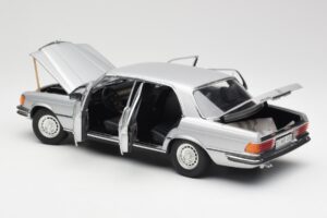 Mercedes 450 SEL 6.9 W116 Сребрист Revell 1:18 8955 Метал — снимка 5 от 8