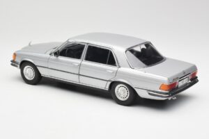 Mercedes 450 SEL 6.9 W116 Сребрист Revell 1:18 8955 Метал — снимка 7 от 8