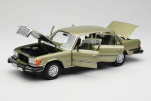 Mercedes 450 SEL W116 J.R. Ewing Dallas Сребристозелено Norev 1:18 183975 Метал — снимка 3 от 8