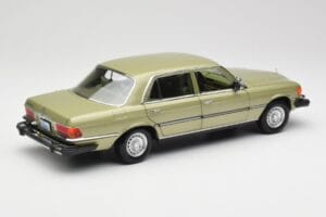 Mercedes 450 SEL W116 J.R. Ewing Dallas Сребристозелено Norev 1:18 183975 Метал — снимка 5 от 8
