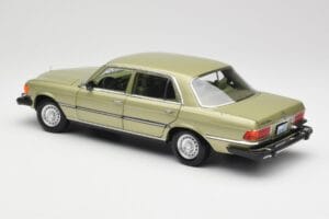 Mercedes 450 SEL W116 J.R. Ewing Dallas Сребристозелено Norev 1:18 183975 Метал — снимка 6 от 8