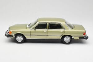 Mercedes 450 SEL W116 J.R. Ewing Dallas Сребристозелено Norev 1:18 183975 Метал — снимка 7 от 8