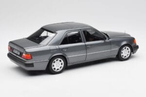 Mercedes 500 E W124 Pearl Сив Norev 1:18 183946 Метал — снимка 3 от 8