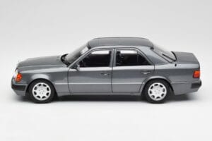 Mercedes 500 E W124 Pearl Сив Norev 1:18 183946 Метал — снимка 4 от 8
