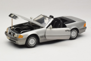 Mercedes SL 500 R129 Сребрист Revell 1:18 8801-P1 Метал — снимка 2 от 8