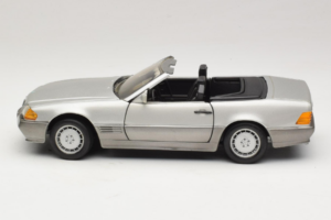 Mercedes SL 500 R129 Сребрист Revell 1:18 8801-P1 Метал — снимка 4 от 8