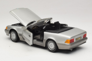 Mercedes SL 500 R129 Сребрист Revell 1:18 8801-P1 Метал — снимка 5 от 8