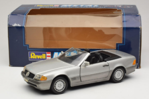 Mercedes SL 500 R129 Сребрист Revell 1:18 8801-P1 Метал — снимка 8 от 8