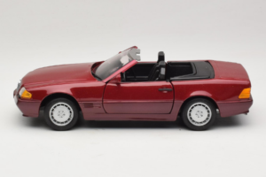 Mercedes 500 SL R129 Тъмночервен Revell 1:18 8801 Метал — снимка 4 от 8
