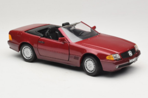 Mercedes 500 SL R129 Тъмночервен Revell 1:18 8801 Метал — снимка 6 от 8